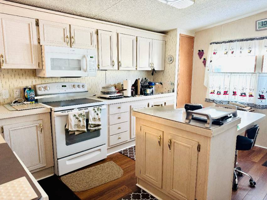 169 Lake Michigan Drive a Mulberry, FL Mobile or Manufactured Home for Sale